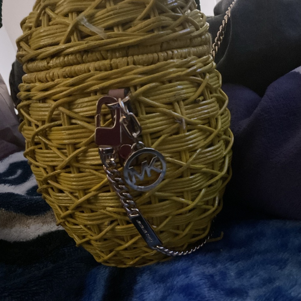 Pineapple purse Michael Kors. Only used as decor.